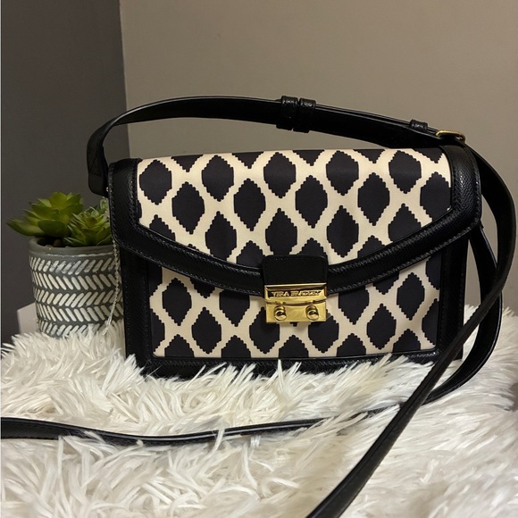 Vera Bradley Handbags - Vera Bradley Tess Crossbody Bag 🖤